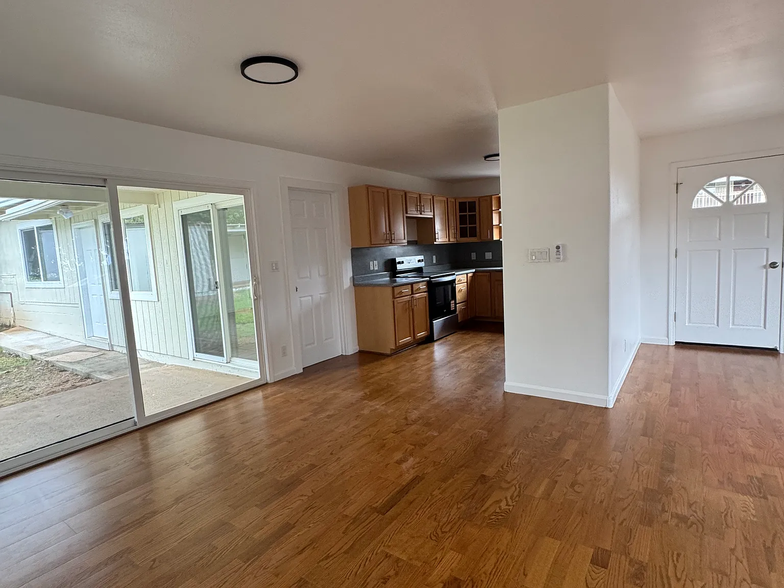 3 bed, 950 sqft, $3,900 — Photo 4
