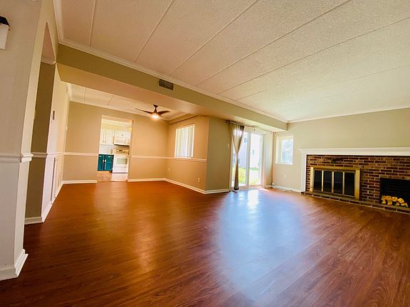2nd image of 160 Harvest Ln #118