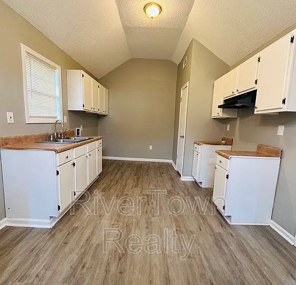715 Ayers St — Photo 11