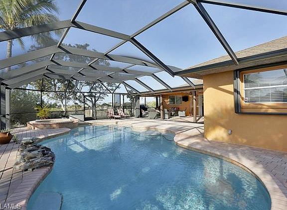 4th image of 518 NW 36th Ave