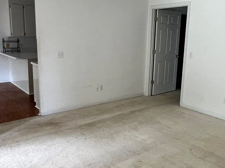 2415 Stonewood Dr — Photo 5