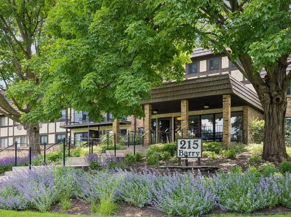 215 Barry Ave S APT 218, Wayzata, MN 55391