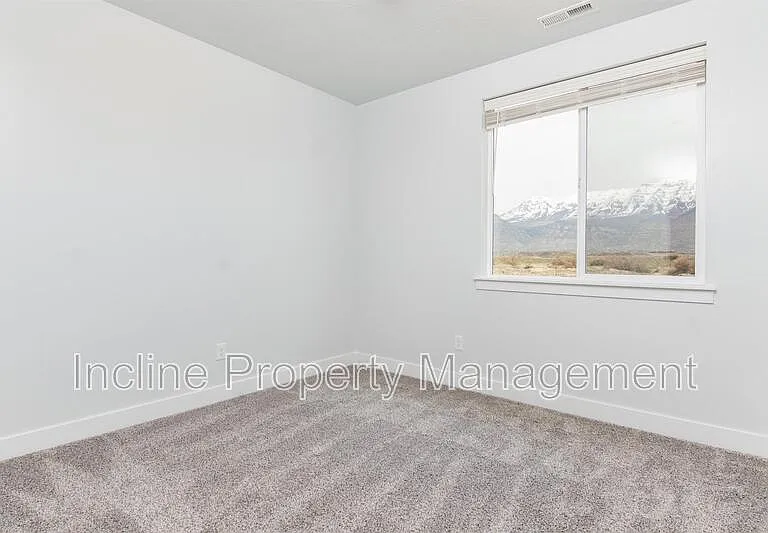 772 N 260 W — Photo 11