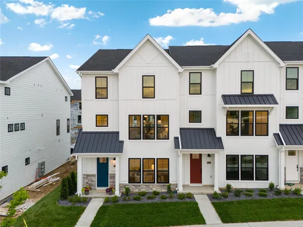 16508 Honey Locust Dr, Chesterfield, MO 63005