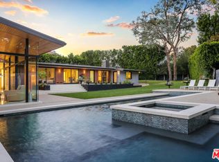 100 N Woodburn Dr, Los Angeles, CA 90049