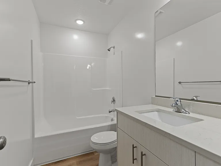 3331 S 1010 W — Photo 4