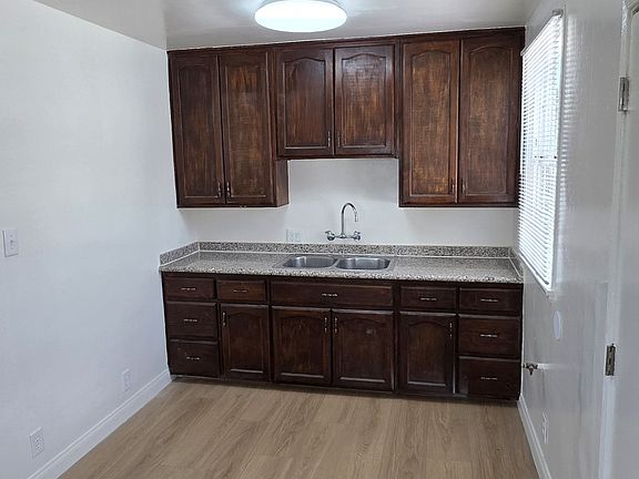 5th image of 7026 Hazeltine Ave