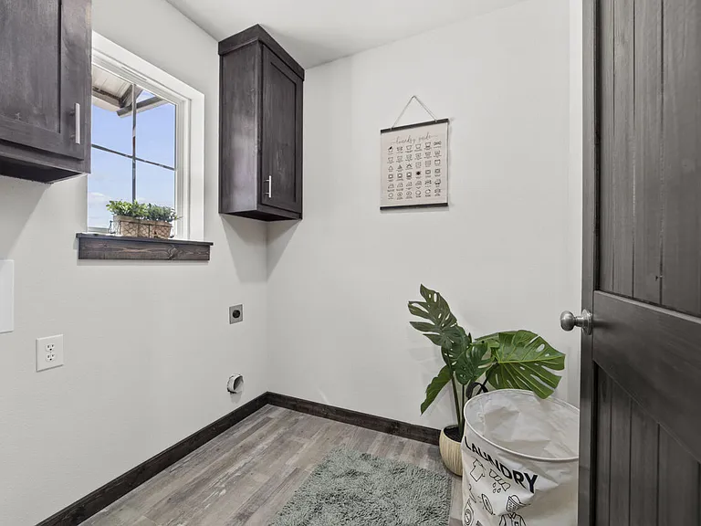 Settlers Trail Apartments — Photo 11