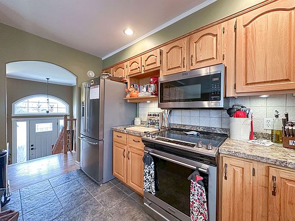 4th image of 287 Richard Douglas Dr