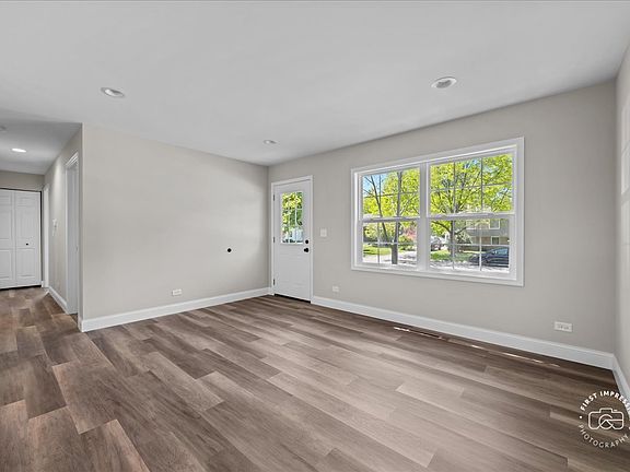 3rd image of 37 Ridge Ln