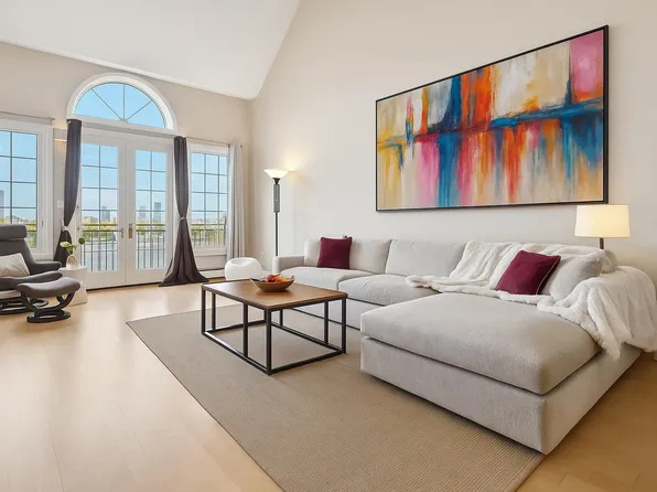 204 Shearwater Ct W APT 52, Jersey City, NJ 07305