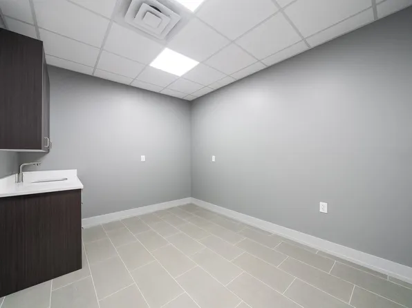 845 Newark Avenue image 18 of 38