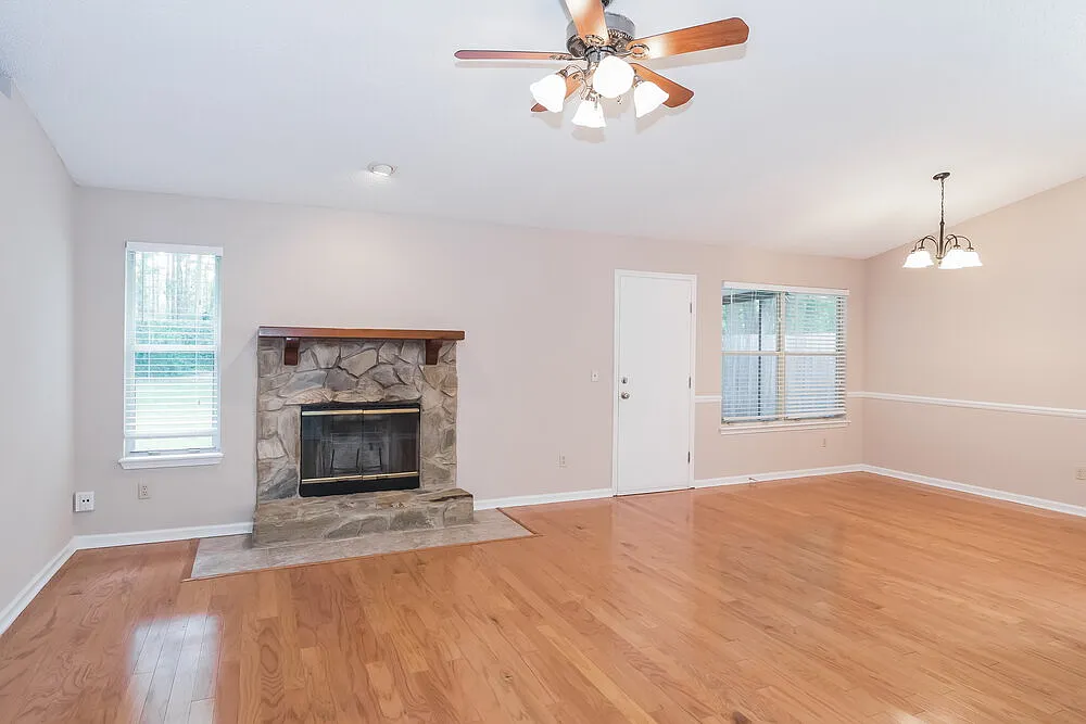 3 bed, 2.0 bath, 1428 sqft, $1,885 — Photo 4