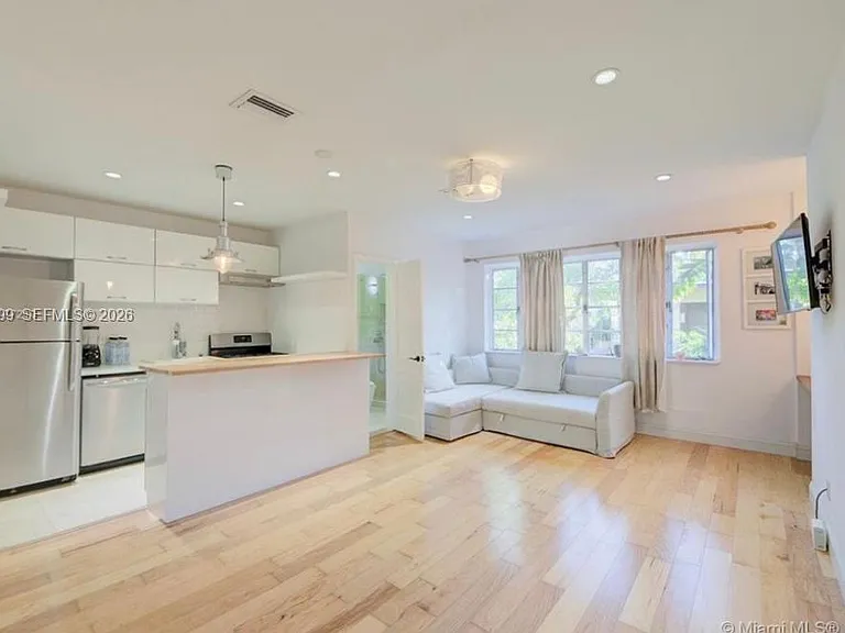 840 Michigan Ave #7 — Photo 2