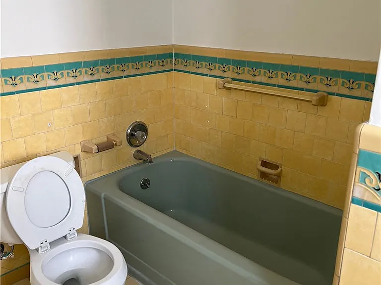 425 S Palm Dr — Photo 25