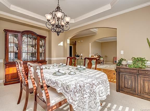 5th image of 10919 Parkleigh Dr