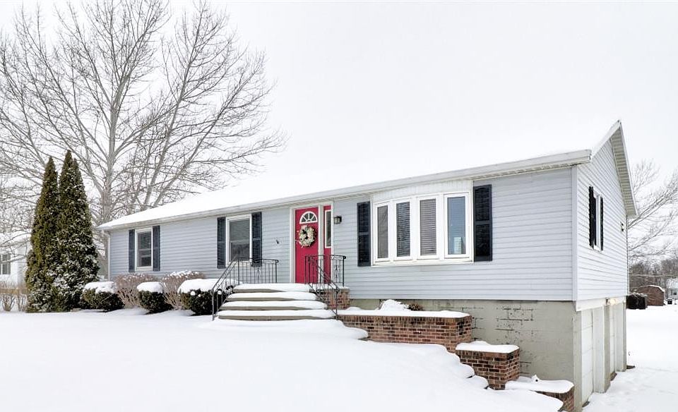 1st image of 7 Oak Dr