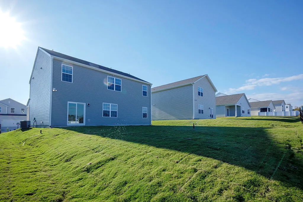5 bed, 2511 sqft, $2,400 — Photo 3