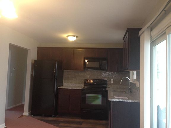 4th image of 15167 Garden St
