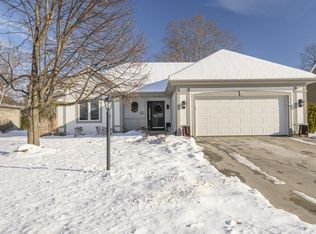 W181N8912 Melanie Ln, Menomonee Falls, WI