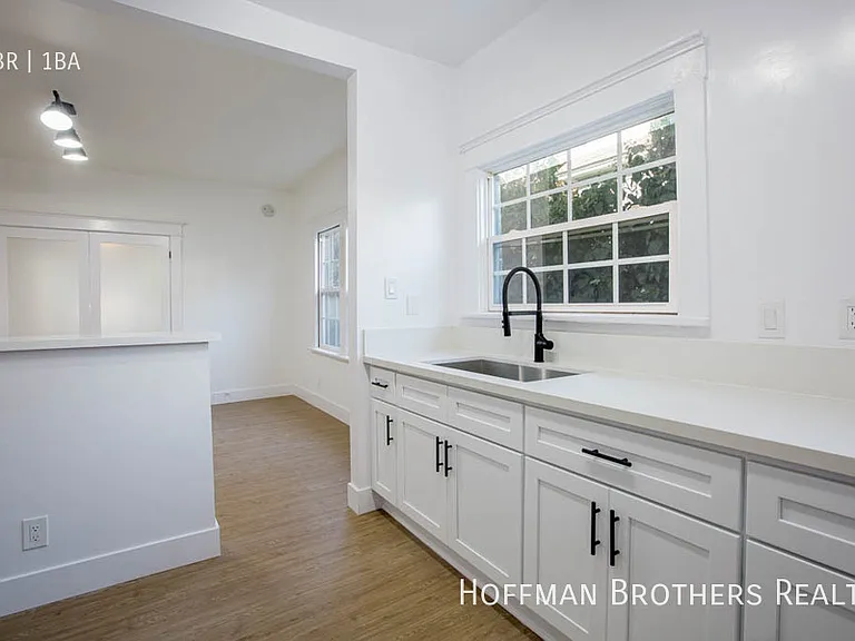 1934 New England St #5 — Photo 5