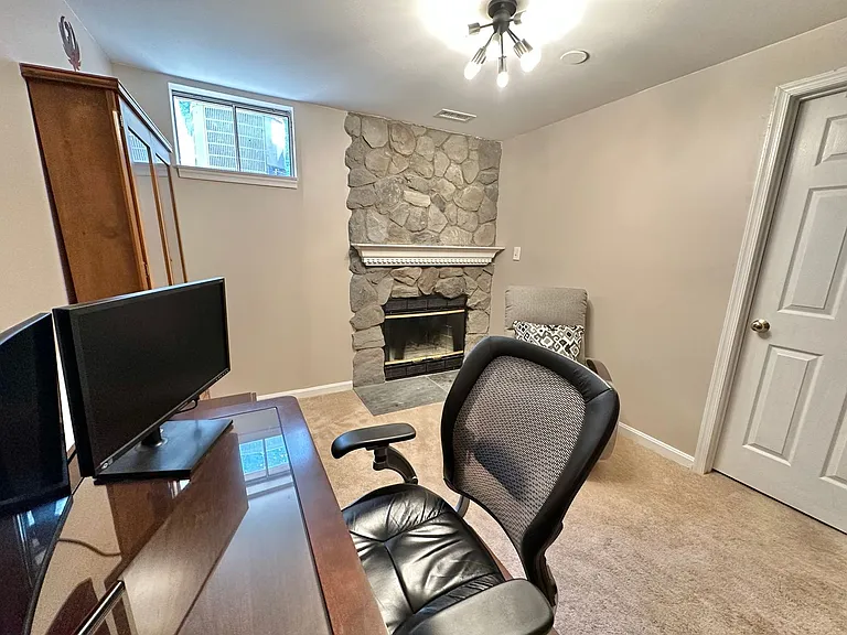 103 Staunton Ct — Photo 17