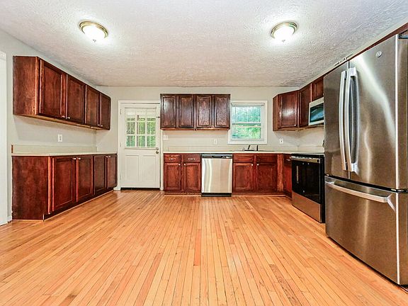 4th image of 160 Swan Lake Dr