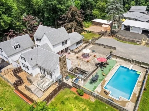 8 Stonehedge Ln, Byram Twp., NJ 07821