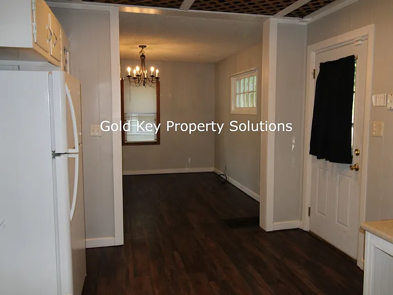 604 N Alameda Ave — Photo 7