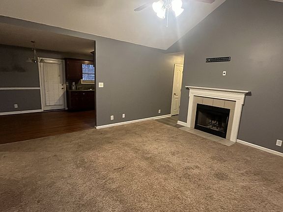 2nd image of 390 Paris Dr