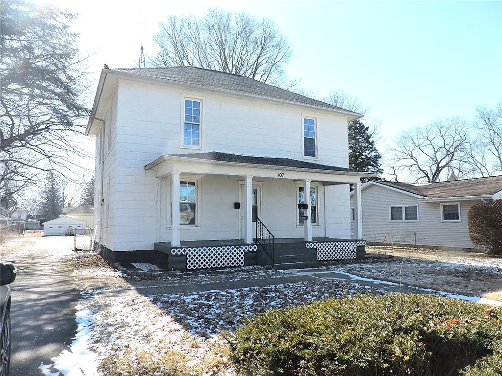 107 Maple St photo 1