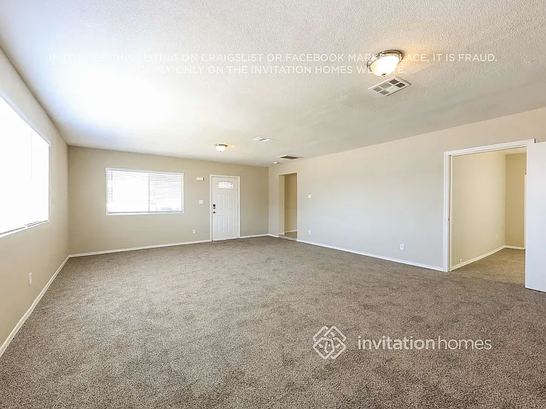 3132 W Surrey Ave — Photo 4