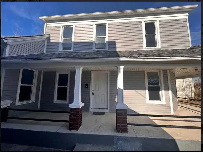 1121 Valley St — Photo 3