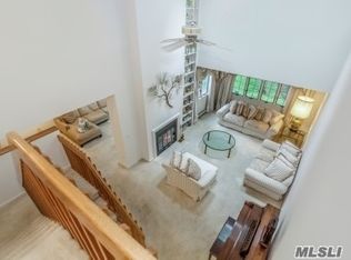 5 Cedar Ridge Ln, Bay Shore, NY 11706