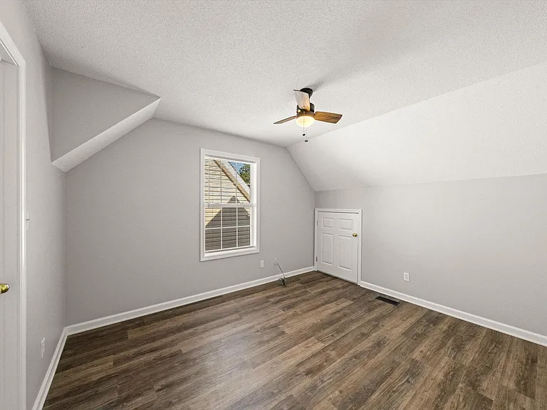 905 Hazelbrook Way — Photo 15