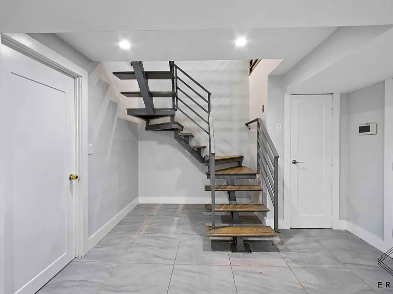 580 E 26th St #2 — Photo 5