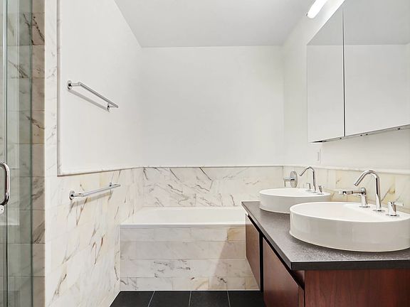 5th image of 462 W 58th St #E1