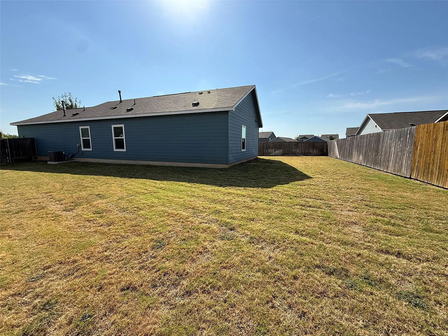 3 bed, 2.0 bath, 1266 sqft, $2,119 — Photo 3
