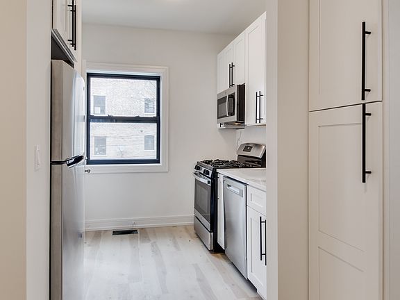 4th image of 3050 W Cortland St #103