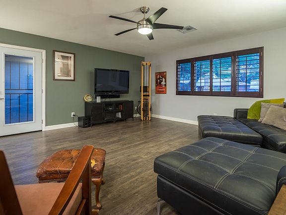 4th image of 802 E Sierra Vista Dr