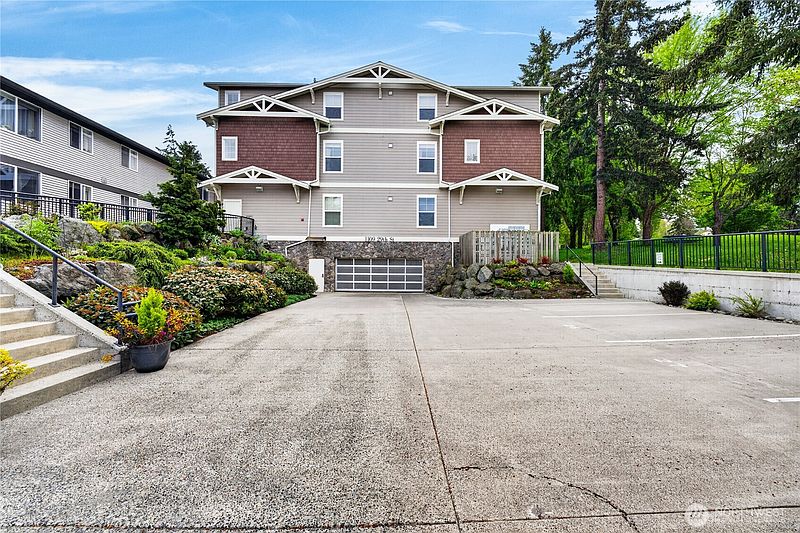 2nd image of 1109 29th Street #301