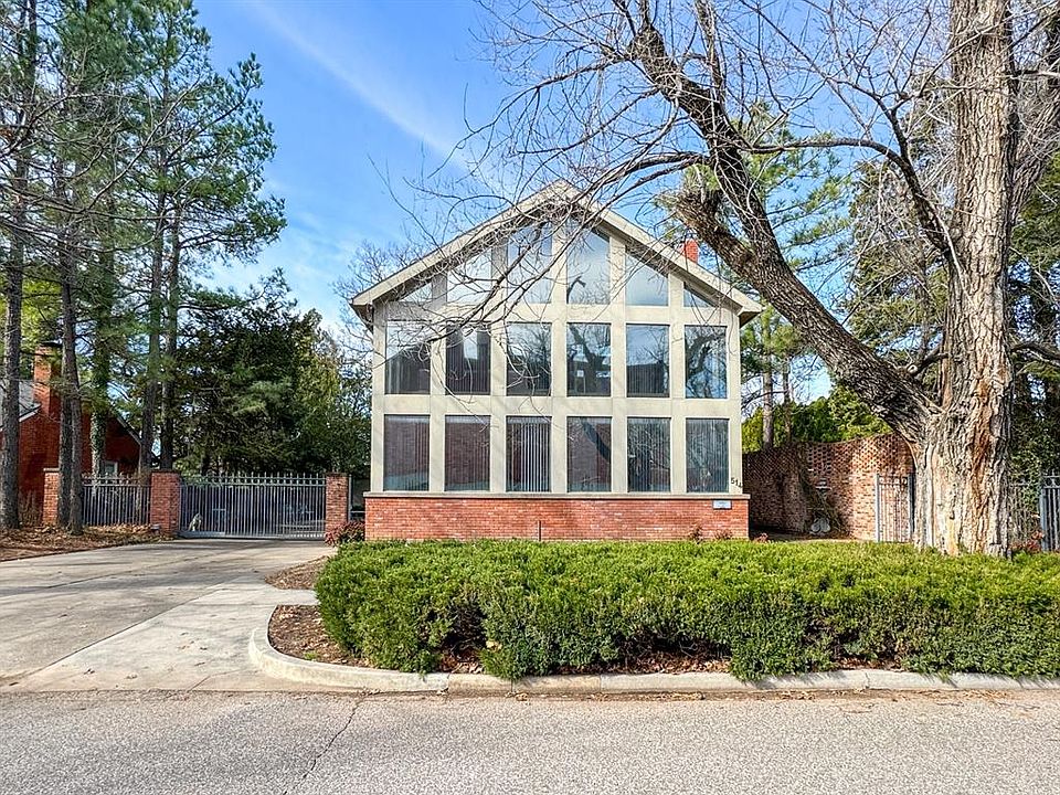 1st image of 514 College Ave
