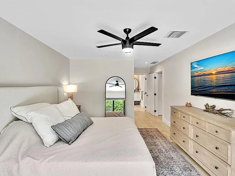 1740 Poinsettia Dr — Photo 15