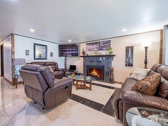 2nd image of 1401 Siskiyou Dr