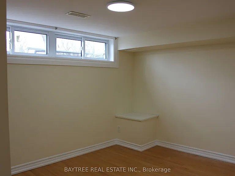 226 Beechy Dr #LOWER — Photo 16