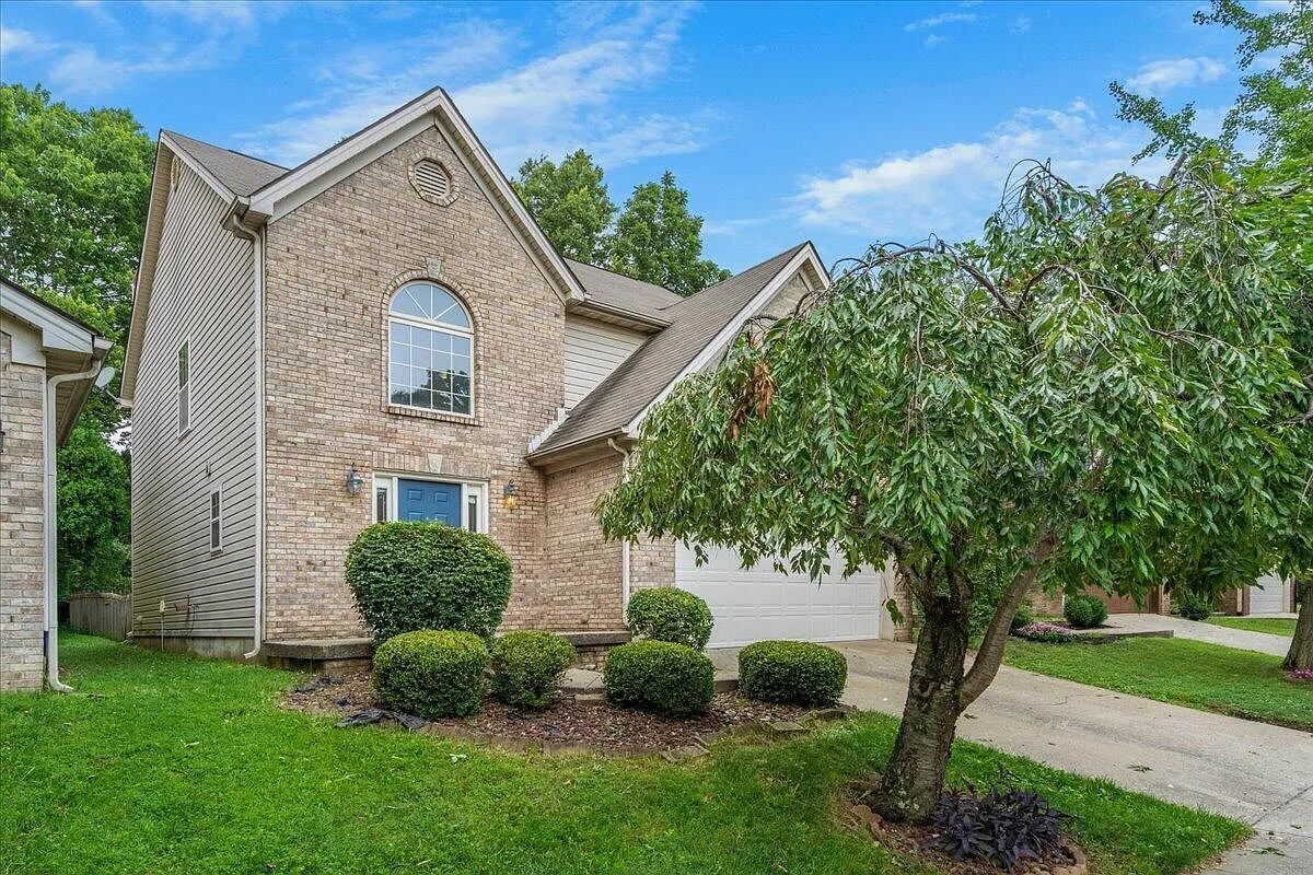 3 bed, 2.5 bath, 1818 sqft, $2,295 — Photo 2