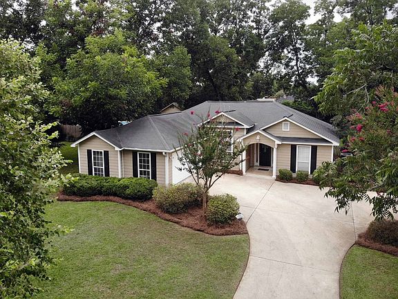 3rd image of 126 Saint Clair Dr