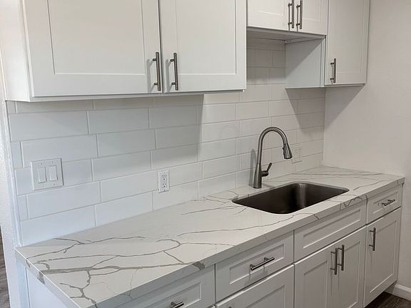 3rd image of 1423 W Lingan Ln APT 6