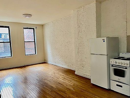 2nd image of 323 Schermerhorn St #2
