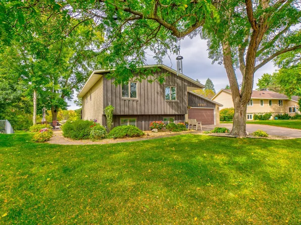 2660 Fairlawn Dr, Stillwater, MN 55082